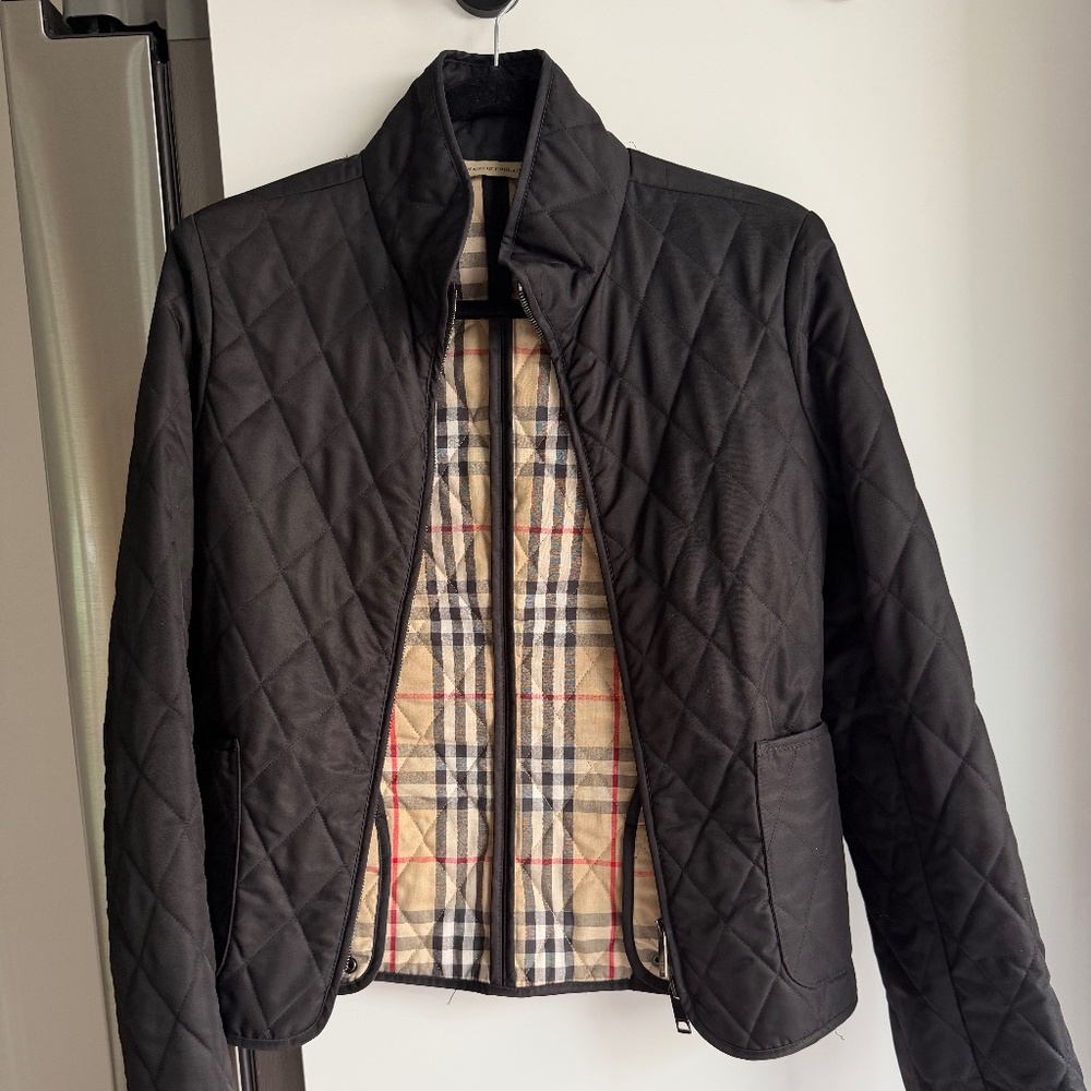 AUTHENTIC BURBERRY QUILTED BARN JACKET WITH NOVA PLAID LINING *RARE FIND*
